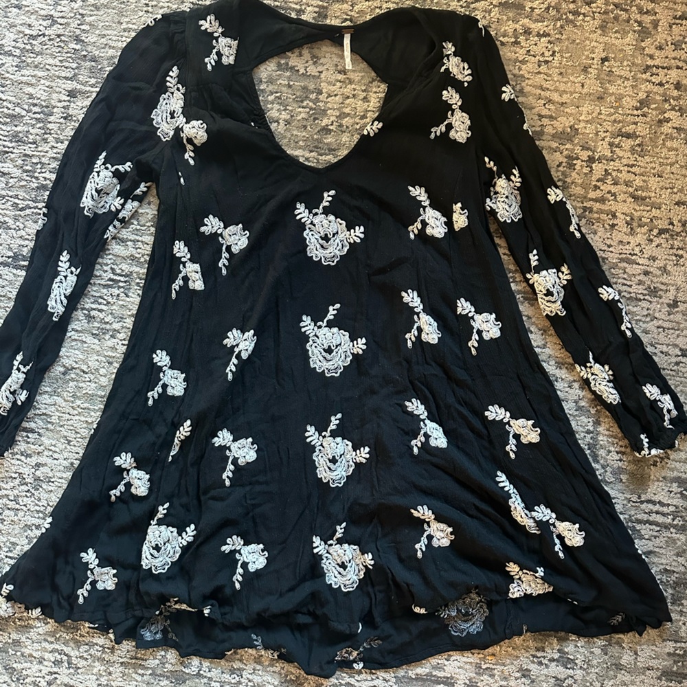 Free People White Floral Dress on Black. Size M